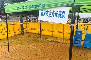 队记：湖人已将注意力转向买断市场 今夏将用3首轮追球星